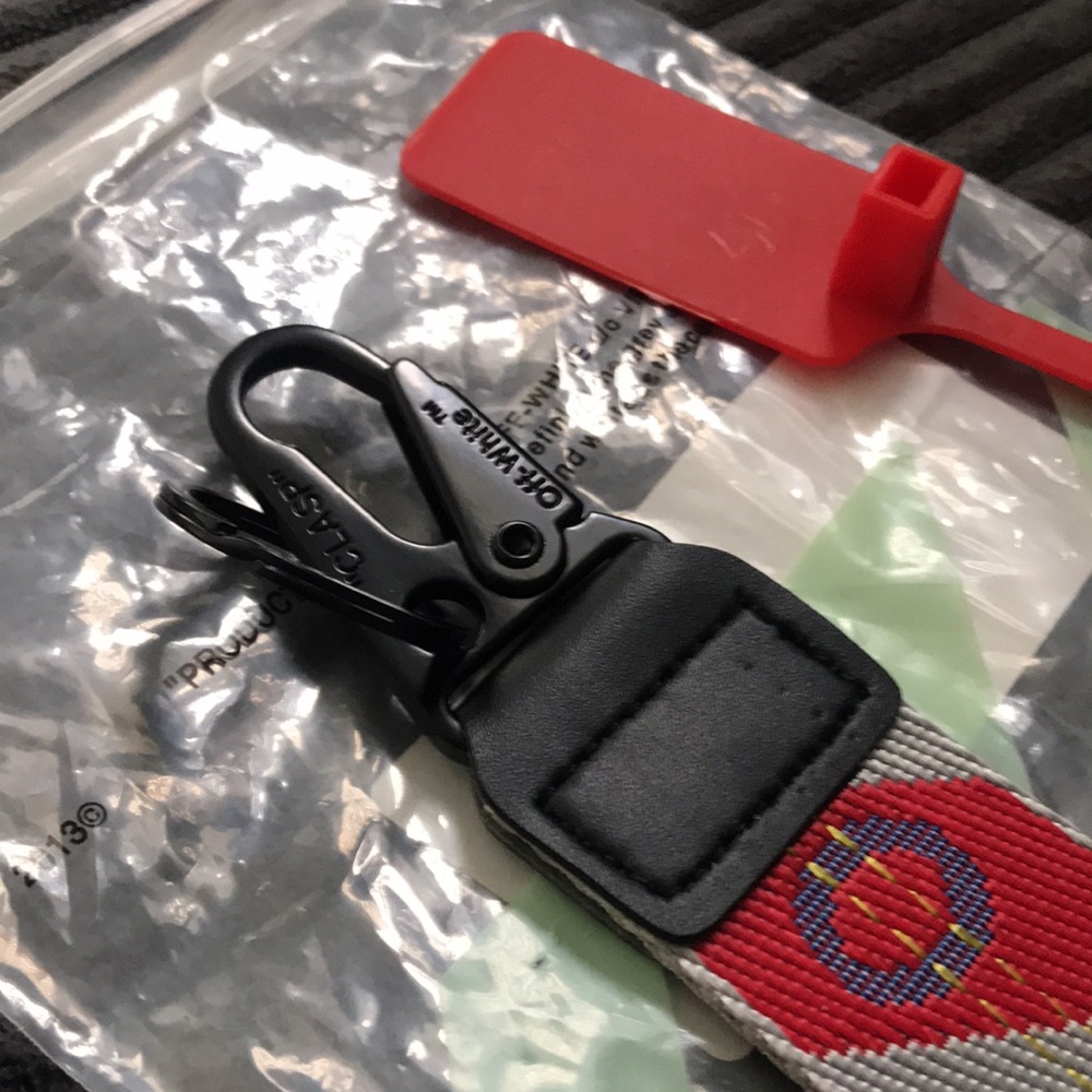 Off-White Red and White Diagonal Stripe Key Strap - Picture 2 of 3